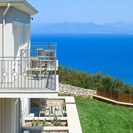 Lainas Sea View *