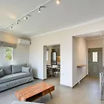 וילה Lainas Sea View *