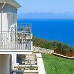 Lainas Sea View *